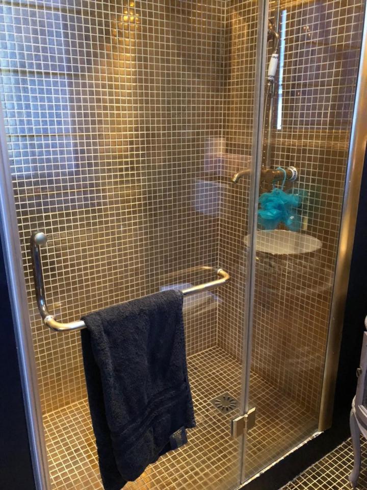 Room B - Louvre Museum Париж Екстер'єр фото